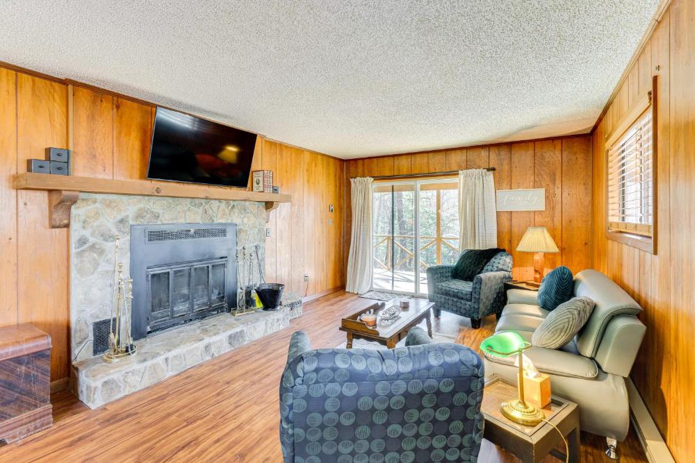Birdwatching, Board Games and BBQs Cabin in Murphy!